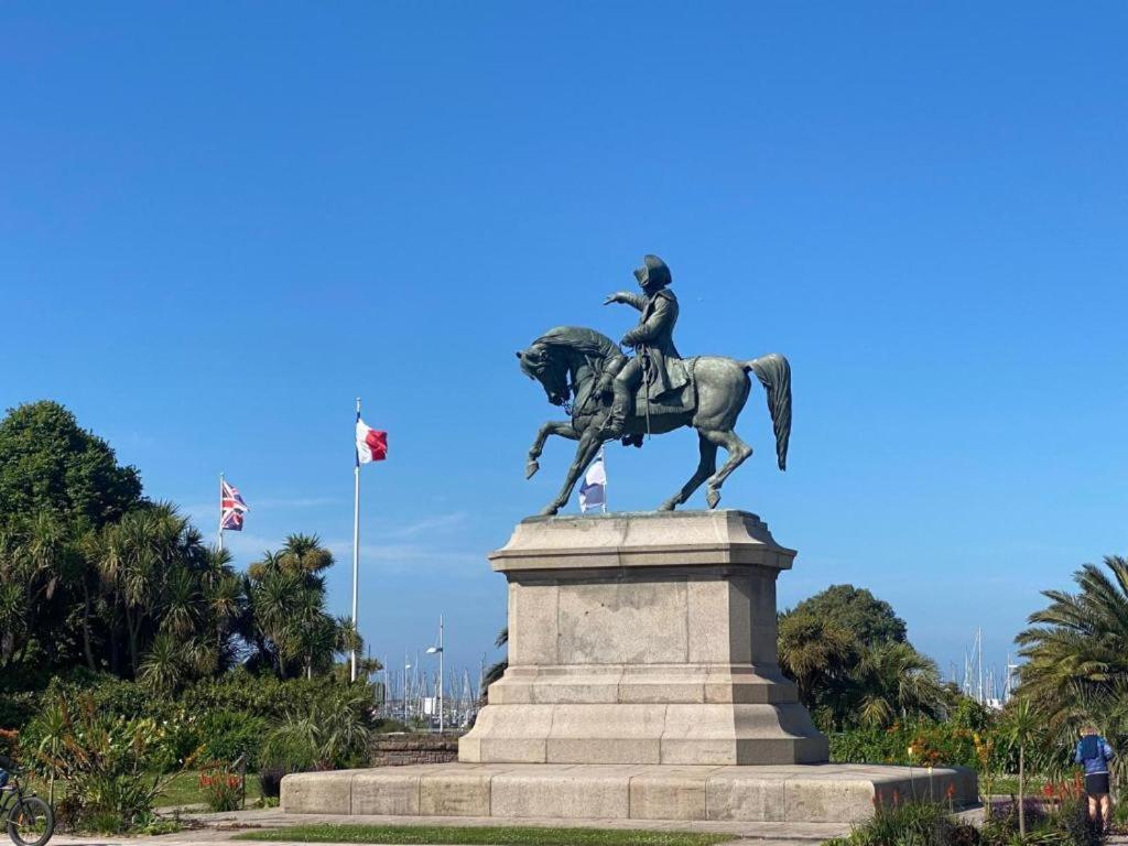 Le Hublot - Meublé Tourisme Classé 3 étoiles Cherbourg-en-Cotentin Extérieur photo